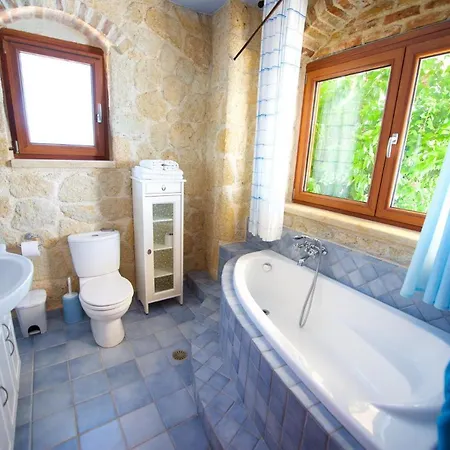 Βίλα Sleeps 8 Pool Air Con Wifi Χαλικούνας