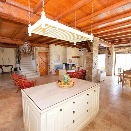 Βίλα Sleeps 8 Pool Air Con Wifi *