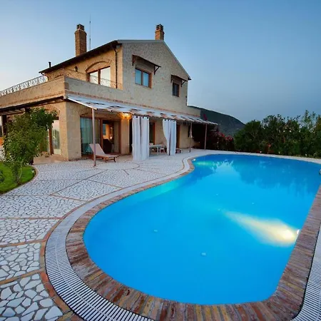 Βίλα Sleeps 8 Pool Air Con Wifi *