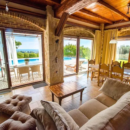 Βίλα Sleeps 8 Pool Air Con Wifi Χαλικούνας