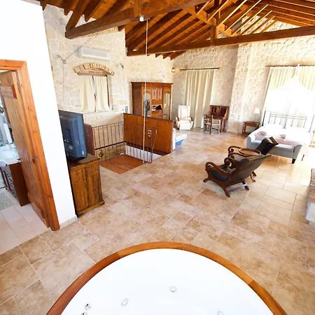Sleeps 8 Pool Air Con Wifi
