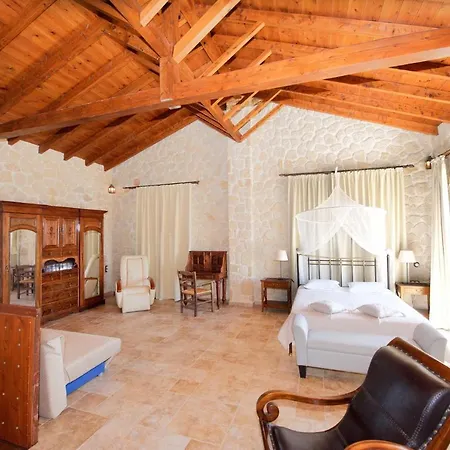 Βίλα Sleeps 8 Pool Air Con Wifi Χαλικούνας
