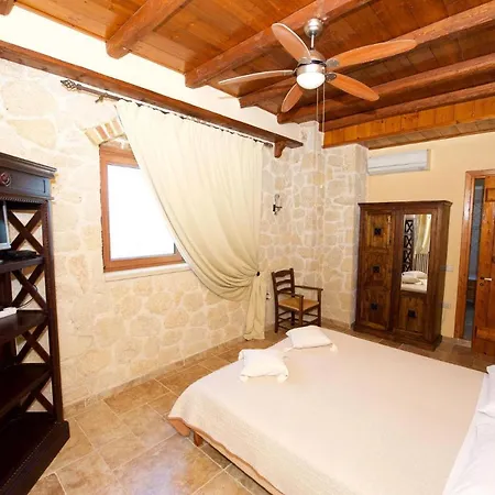 Sleeps 8 Pool Air Con Wifi