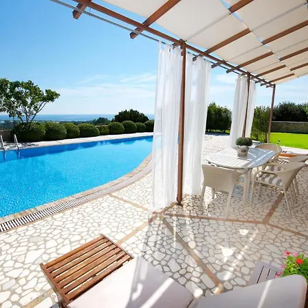 Sleeps 8 Pool Air Con Wifi *