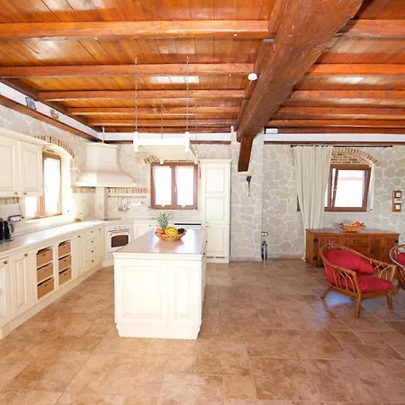 Sleeps 8 Pool Air Con Wifi *